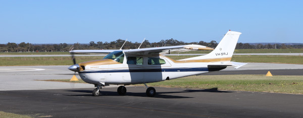 Cessna 210 VH-SRJ